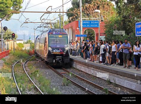 sorrento train to napoli centrale